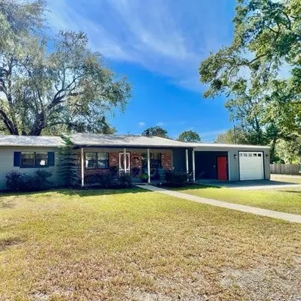 Image 3 - 318 Northeast 3rd Avenue, Trenton, Gilchrist County, FL 32693, USA - House for sale