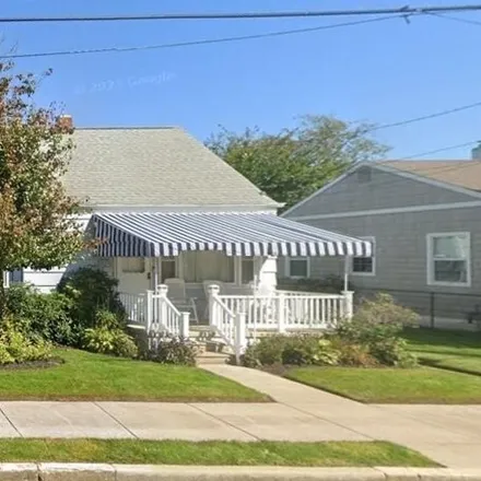 Rent this 4 bed house on 255 North Granville Avenue in Margate City, Atlantic County