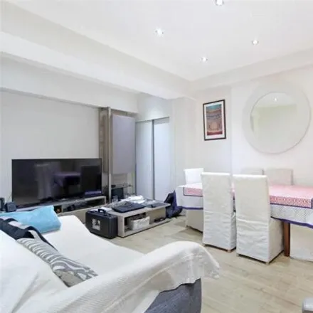 Image 2 - 227 Sussex Gardens, London, W2 2RL, United Kingdom - Apartment for sale
