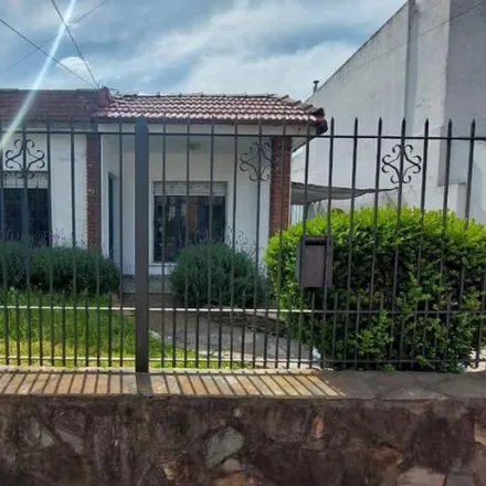 Buy this 2 bed house on Anchorena 574 in Partido de Lomas de Zamora, 1834 Temperley