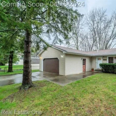 Buy this 3 bed house on 499 Springle Drive in Waterford Township, MI 48327
