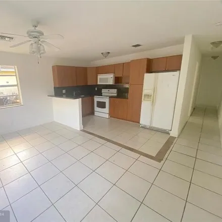 Image 2 - 1663 Southwest 44th Avenue, Broadview Park, Broward County, FL 33317, USA - Apartment for rent