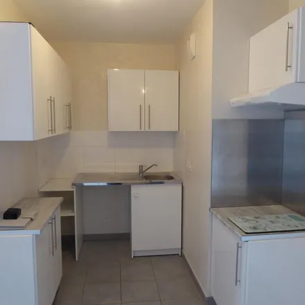 Rent this 2 bed apartment on 25 bis Avenue de Langres in 21000 Dijon, France