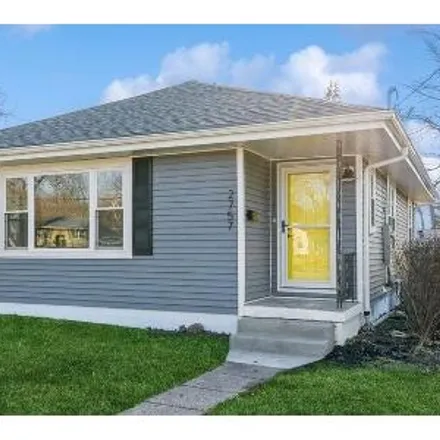 Buy this 3 bed house on 2786 Easton Boulevard in Des Moines, IA 50317