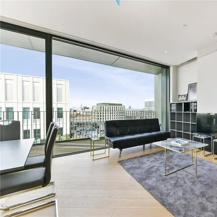 Rent this 3 bed apartment on Wood Crescent in London, W12 7GS