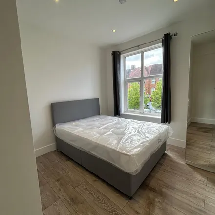 Rent this 1 bed apartment on Freedom Hall of Jehovas Witnesses in Oakdale Avenue, London