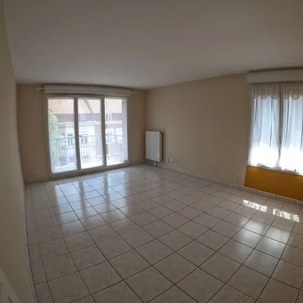 Rent this 3 bed apartment on 8 Rue Henri Ghesquière in 59170 Croix, France