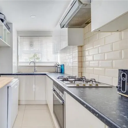 Image 2 - 23 Wyfold Road, London, SW6 6SE, United Kingdom - Apartment for sale