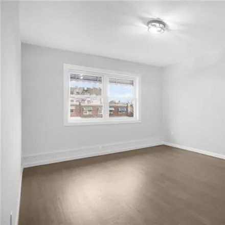 Image 4 - 3426 Boller Avenue, New York, NY 10475, USA - House for sale