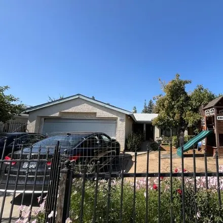 Buy this 3 bed house on 1055 East Commerce Avenue in Fresno, CA 93706