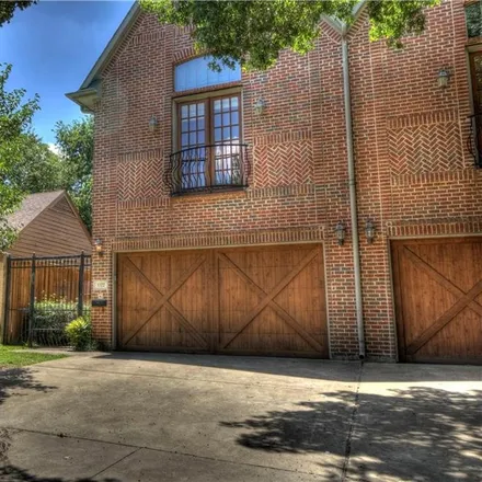 Rent this 4 bed duplex on 5324 Longview Street in Dallas, TX 75206