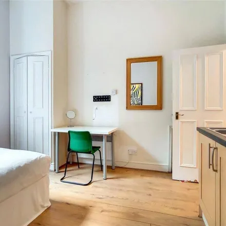 Image 3 - 8 Collingham Place, London, SW5 0QD, United Kingdom - Apartment for rent