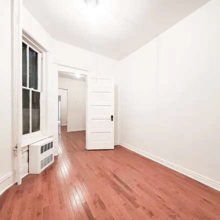 Rent this 3 bed apartment on 321 East 90th Street in New York, NY 10128