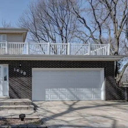 Buy this 4 bed house on 1676 Roslyn Road in Roselle, IL 60172