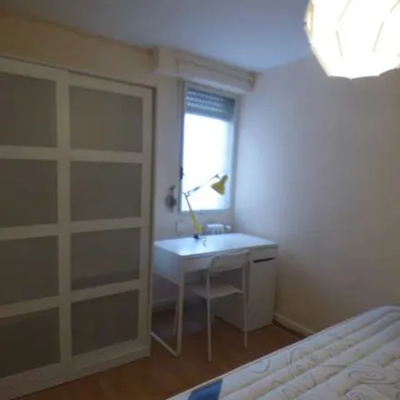 Rent this 6 bed apartment on Madrid in Calle de Núñez Morgado, 9