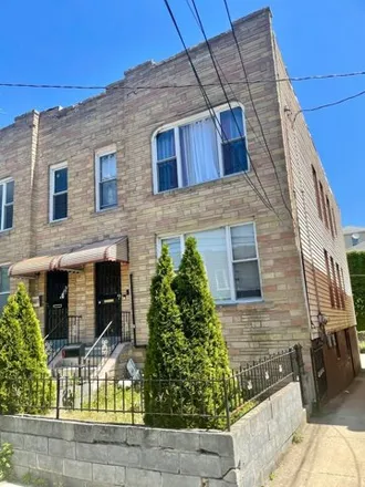 Buy this 7 bed house on 3232 Seymour Avenue in New York, NY 10469