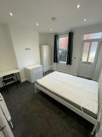 Image 4 - 74 Holberry Gardens, Sheffield, S10 2FR, United Kingdom - House for rent