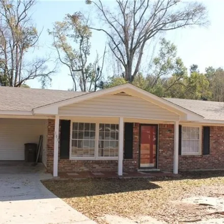 Rent this 3 bed house on 137 East Sherwood Drive in Mobile, AL 36606