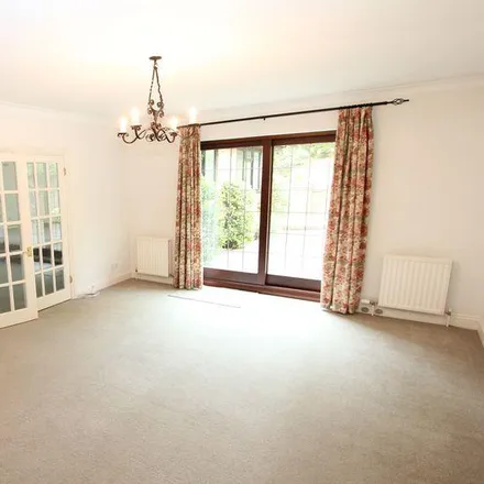 Image 7 - South Park, Gerrards Cross, SL9 8HG, United Kingdom - House for rent