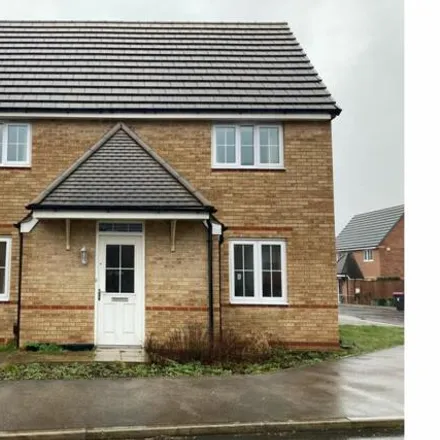 Rent this 3 bed house on Field View in Catcliffe, S60 5DG
