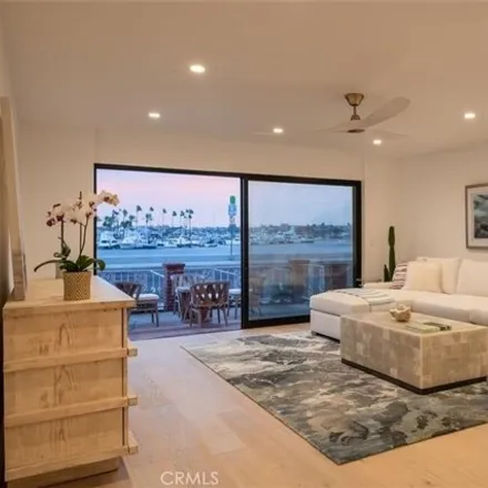 Image 3 - 1815, 1817 West Bay Avenue, Newport Beach, CA 92663, USA - House for sale