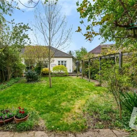 Image 5 - Woodhall Crescent, London, RM11 3NZ, United Kingdom - House for sale