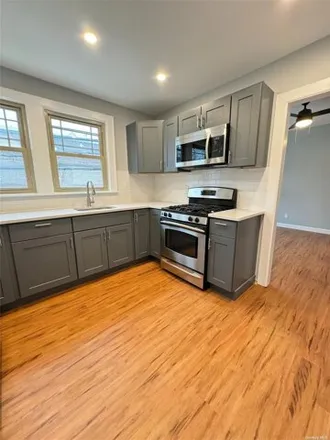 Rent this 3 bed house on 42 Alder Street in Park Hill, City of Yonkers