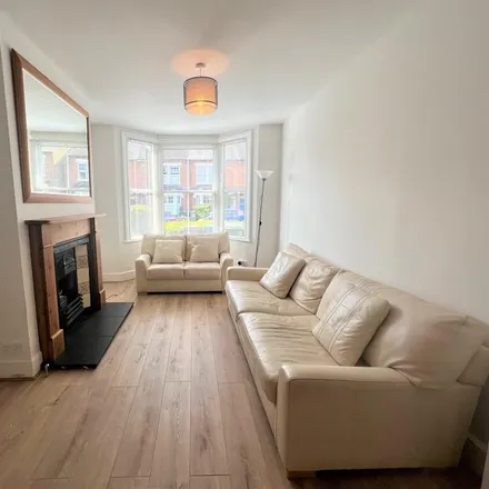 Image 3 - Kingsley Road, London, HA5 5RB, United Kingdom - Townhouse for rent