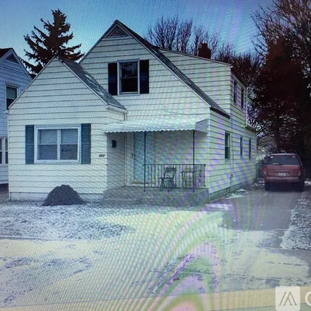 Rent this 4 bed house on 254 E 35th St