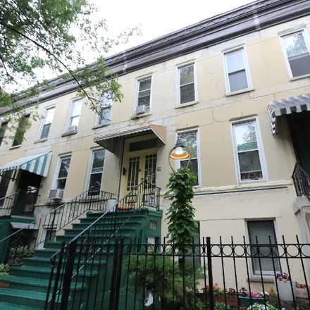 Rent this 2 bed apartment on 907 S Loomis St