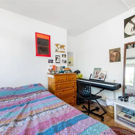 Image 3 - Norton House, Cannon Street Road, St. George in the East, London, E1 2BF, United Kingdom - Apartment for rent