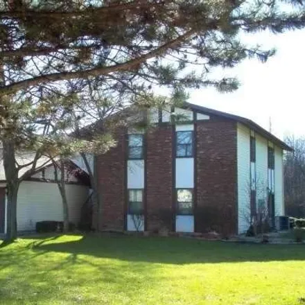 Buy this 3 bed condo on Cypress Court in Country Club Hills, IL 60478
