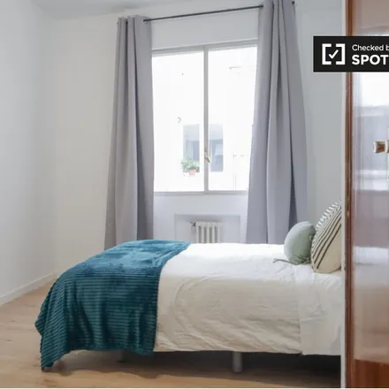 Rent this 6 bed room on Madrid in Mando Aéreo General, Calle de Quintana