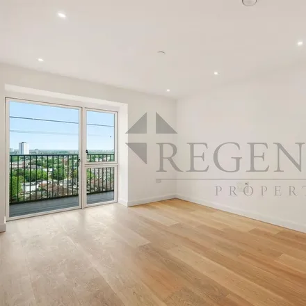 Rent this 2 bed apartment on Royal Docks West in Western Gateway, Custom House