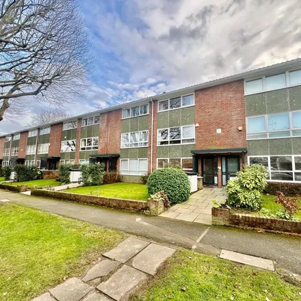 Rent this 3 bed apartment on Main Avenue in Batchworth Heath, HA6 2HJ