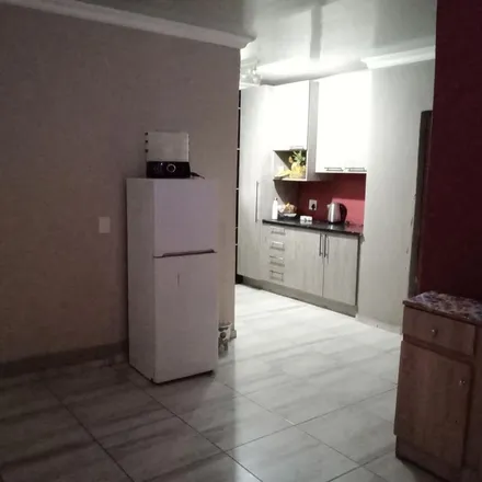 Image 3 - Nigel Road, Sharon Park, Gauteng, 1550, South Africa - Apartment for rent