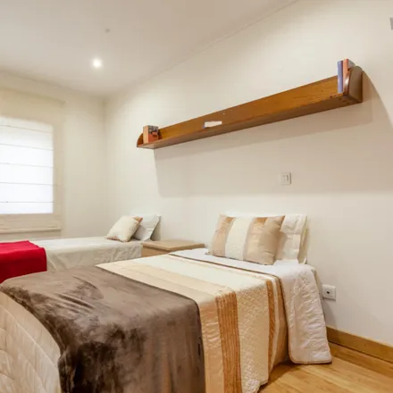 Rent this 3 bed room on Tv. Arroteia in Rua Bouça da Cavadinha, 4200-005 Matosinhos