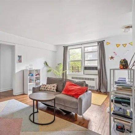 Image 2 - 105-25 67th Road, New York, NY 11375, USA - Apartment for sale