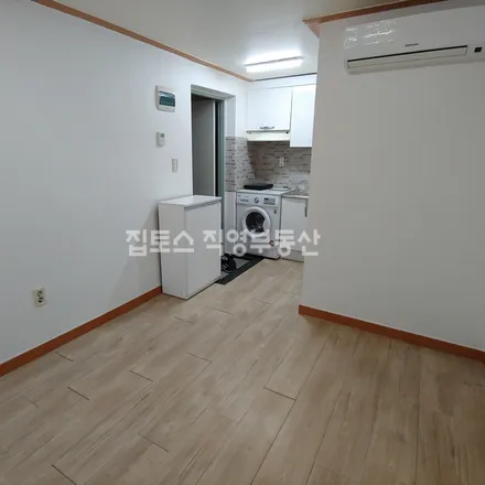 Rent this studio apartment on 서울특별시 관악구 봉천동 1610-11