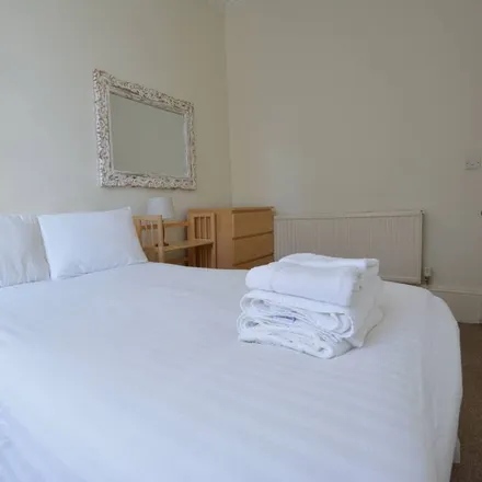 Rent this 3 bed apartment on City of Edinburgh in EH1 2DJ, United Kingdom