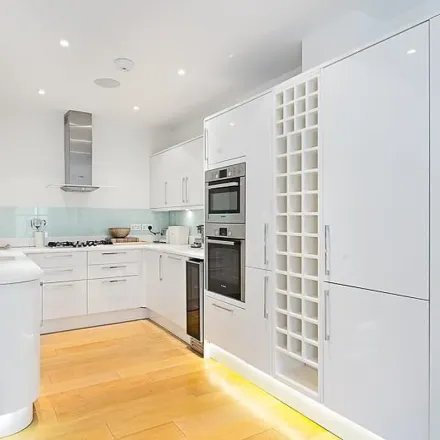 Image 2 - 7 Kensington Park Mews, London, W11 2EU, United Kingdom - Apartment for rent