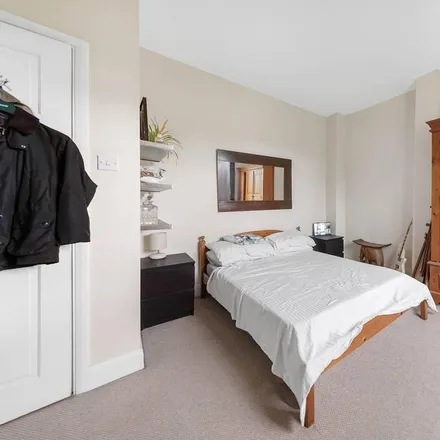 Image 4 - Park Hill, London, SW4 9PB, United Kingdom - Apartment for rent