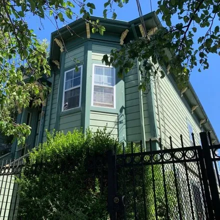 Buy this 7 bed house on 1412 10th Street in Oakland, CA 94607