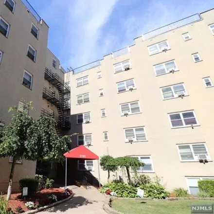 Rent this 2 bed condo on Fort Lee High School in Hoyt Avenue, Fort Lee