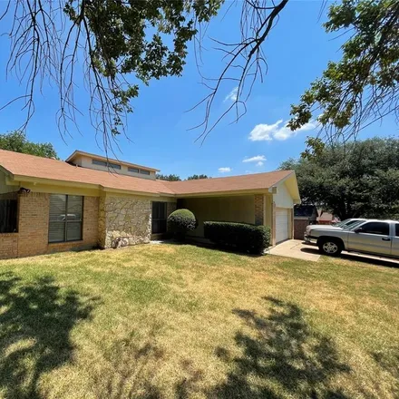Buy this 3 bed house on 5501 Grantmont Drive in Arlington, TX 76016