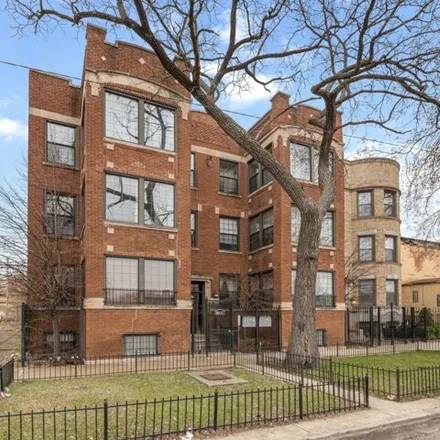 Buy this 3 bed condo on 4915-4917 South Prairie Avenue in Chicago, IL 60653