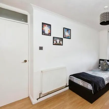 Image 7 - Exning Road, London, E16 4ND, United Kingdom - Townhouse for sale