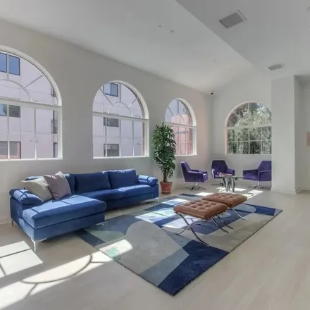Rent this 3 bed apartment on Barrington Recreation Center in South Barrington Avenue, Los Angeles