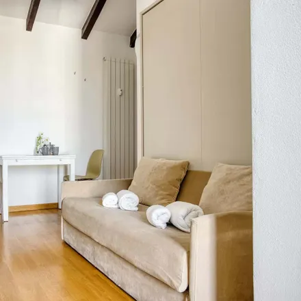 Rent this studio apartment on Via Goffredo Mameli in 20129 Milan MI, Italy