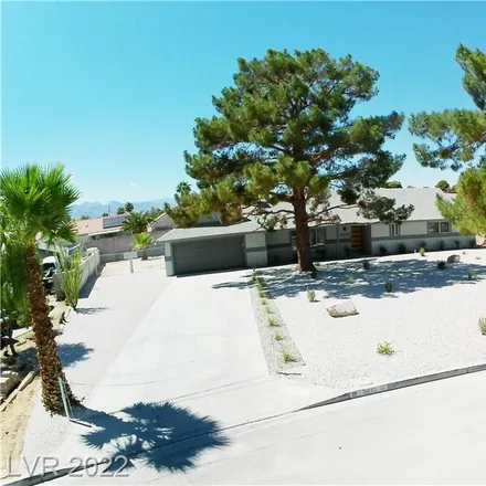 Image 2 - 3933 Six Gun Road, North Las Vegas, NV 89032, USA - House for sale